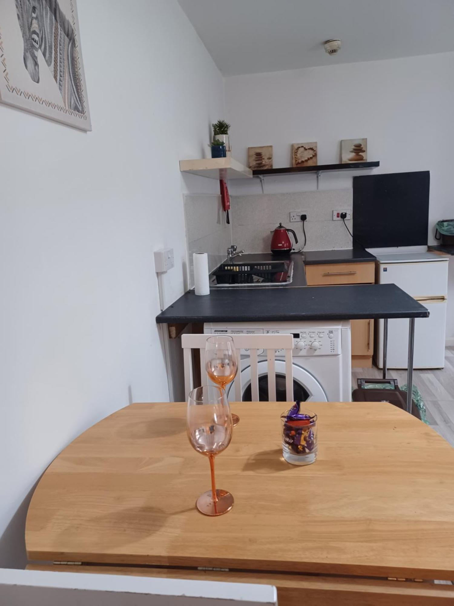 Cosy Garden Flat Near Bay & Centre - Fast Wifi, 5 Mins To Centre Apartment *