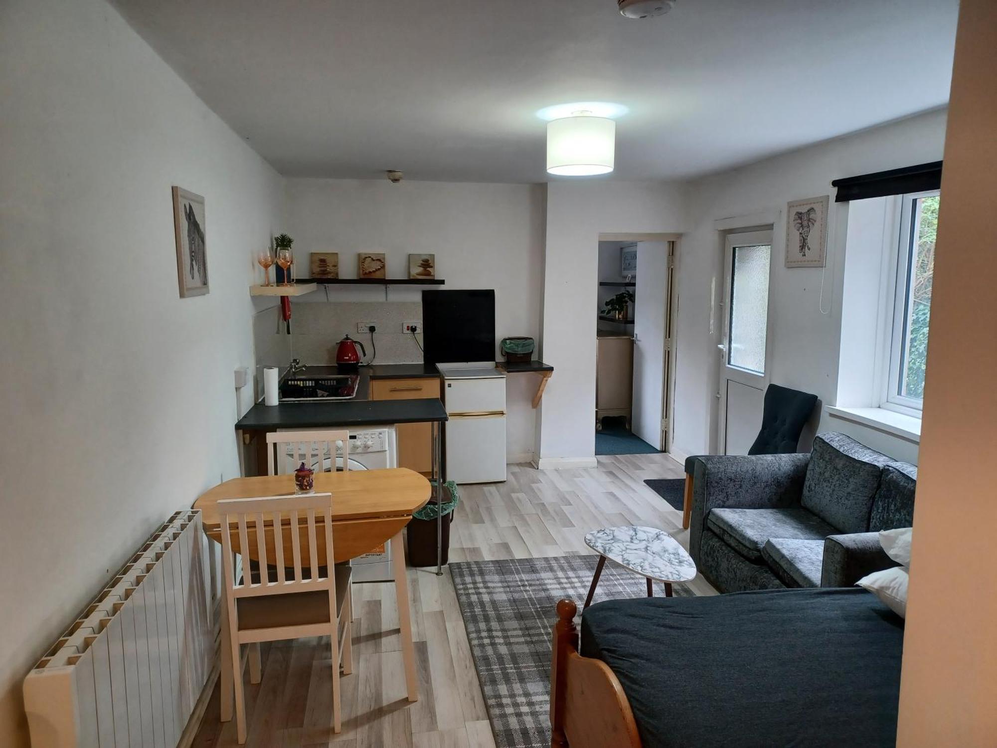 Cosy Garden Flat Near Bay & Centre - Fast Wifi, 5 Mins To Centre Apartment