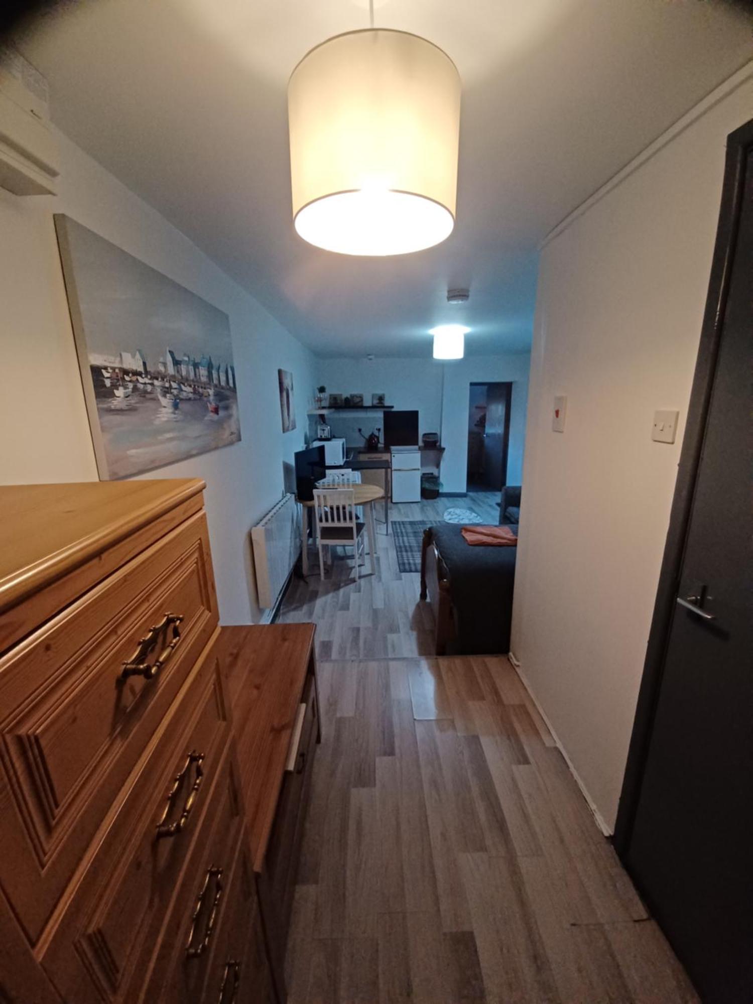 Apartment Cosy Garden Flat Near Bay & Centre - Fast Wifi, 5 Mins To Centre *