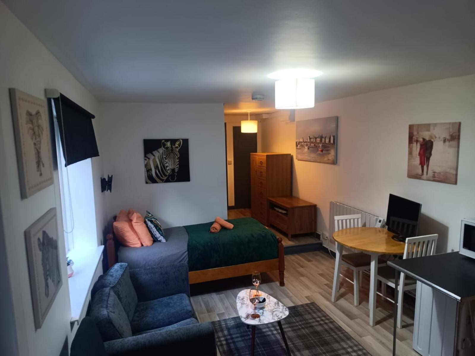 Cosy Garden Flat Near Bay & Centre - Fast Wifi, 5 Mins To Centre