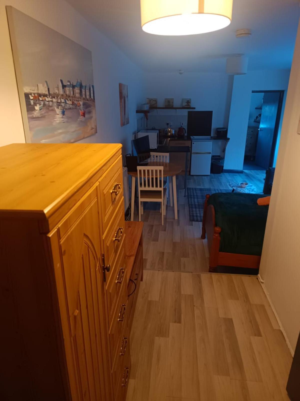 Cosy Garden Flat Near Bay & Centre - Fast Wifi, 5 Mins To Centre Apartment *
