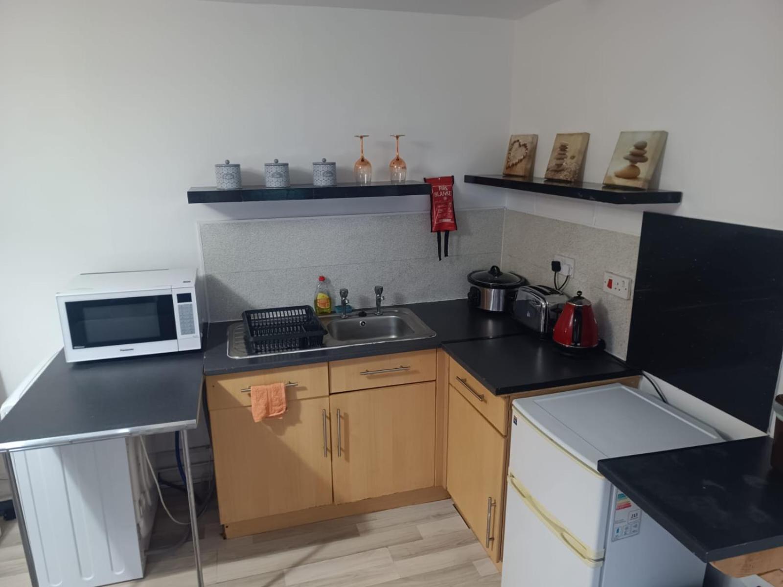 Cosy Garden Flat Near Bay & Centre - Fast Wifi, 5 Mins To Centre Apartment