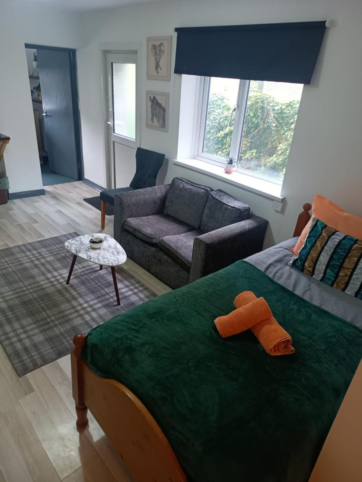 Cosy Garden Flat Near Bay & Centre - Fast Wifi, 5 Mins To Centre Apartment