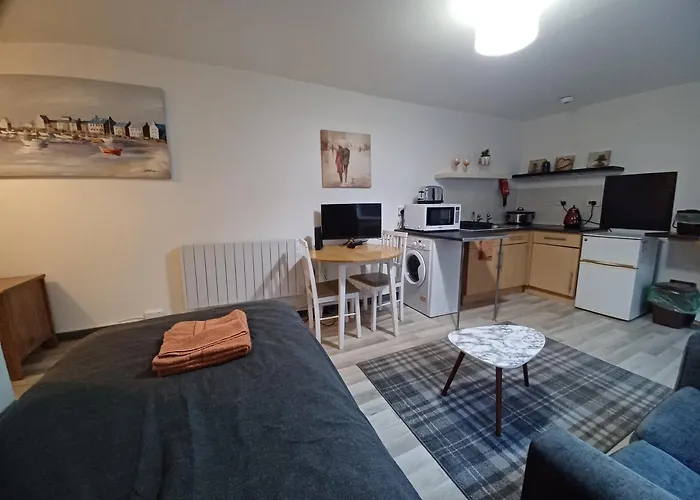 Cosy Garden Flat Near Bay & City Centre - Fast Wifi, 5 Mins To Centre