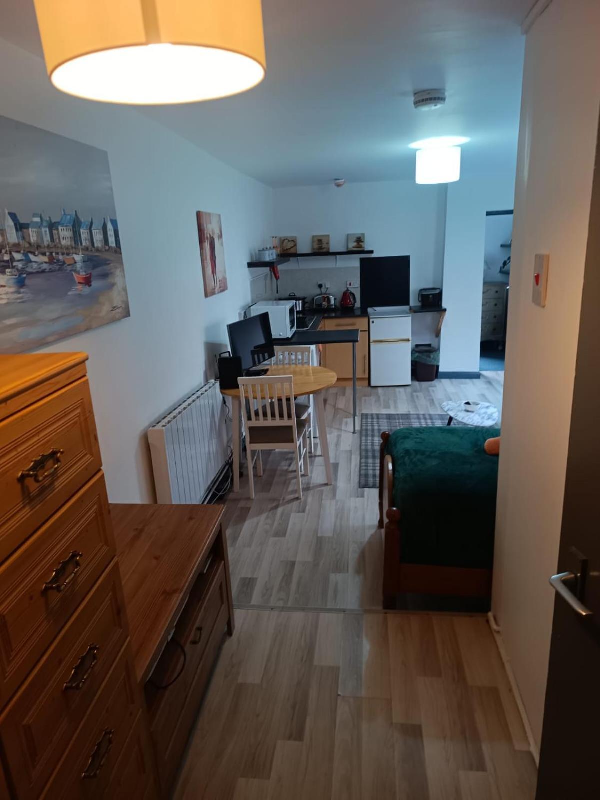 Cosy Garden Flat Near Bay & Centre - Fast Wifi, 5 Mins To Centre Apartamento Cardiff